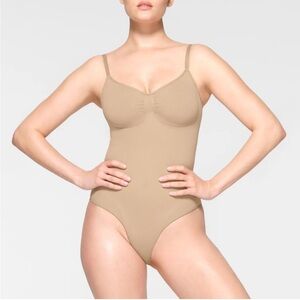 SKIMS Seamless Sculpt Solutionwear Shapewear Bodysuit Brief Snaps Nude Clay